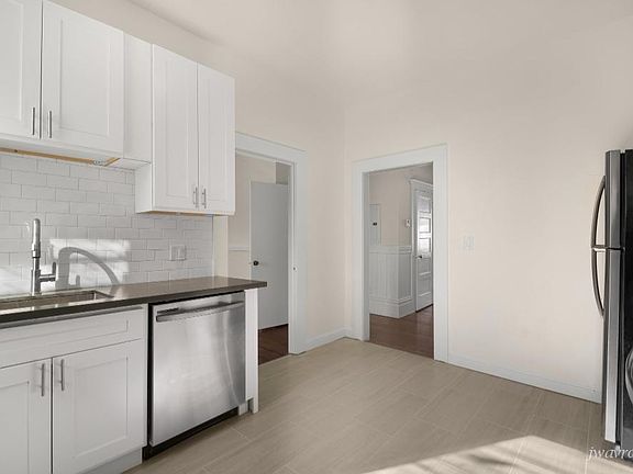 5th image of 610 Ashbury St #612