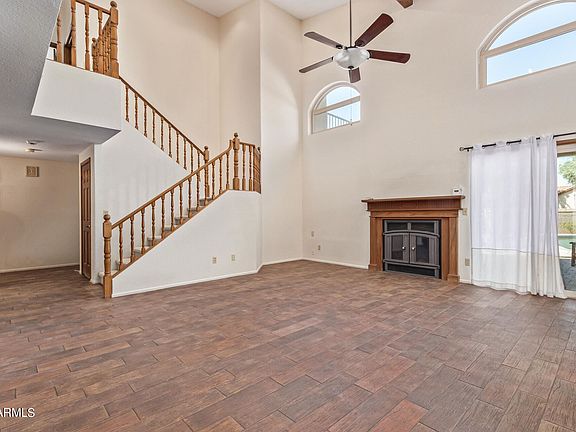 5th image of 526 E Stonebridge Dr