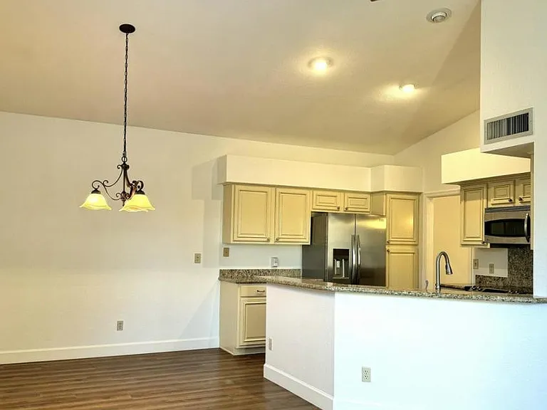 313 W Monte Cristo Ave — Photo 5