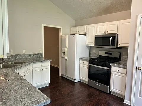 1010 Grace Dr — Photo 5