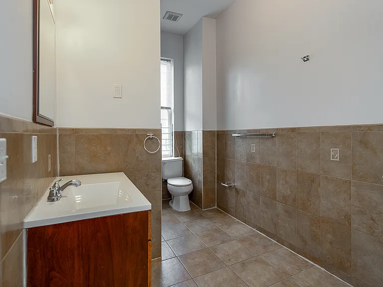293 Communipaw Ave #1L — Photo 2
