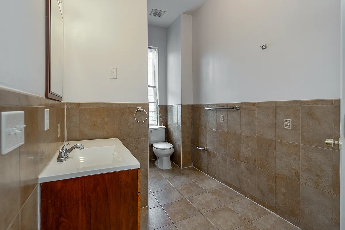 Building Photo - 293 Communipaw Ave #1L