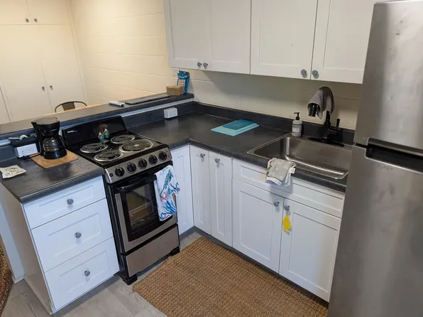2832 Kihei Pl #201, Honolulu, HI 96816