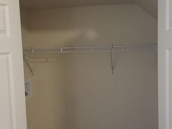 633 Emerald ALaundry Closet_03312016