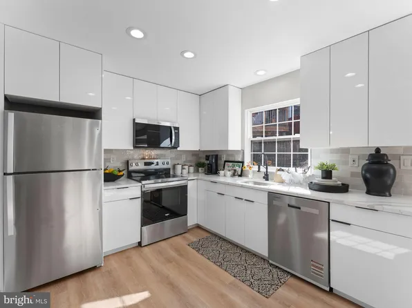 530 Galahad Ct, Mantua, NJ 08051