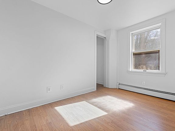 5th image of 830 Gilly Ave