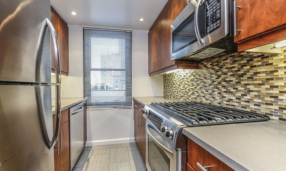 1st image of 330 W 58th St APT 10P