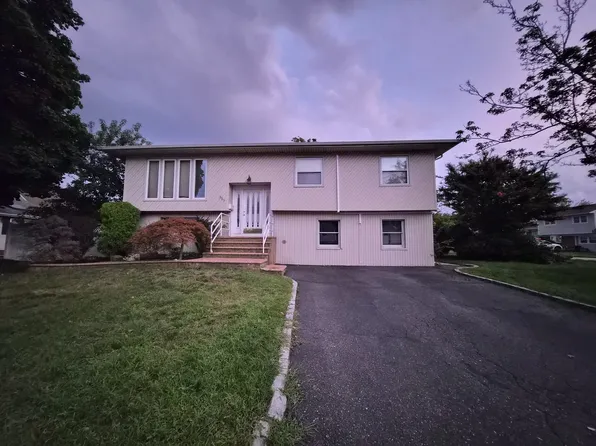 (undisclosed Address), Plainview, NY 11803