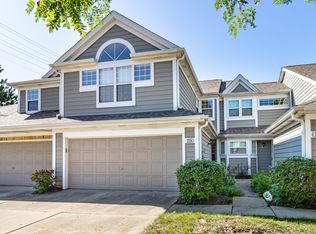215 Woodstone Dr, Buffalo Grove, IL