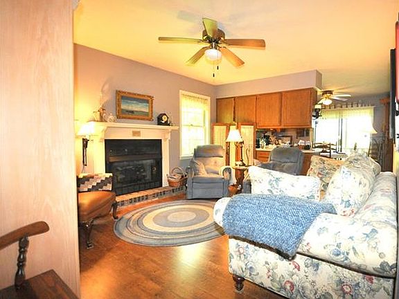 3rd image of 309 Rosewood Ln