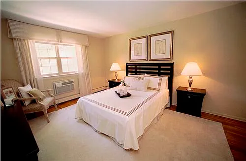 Stratford Apartments — Photo 21