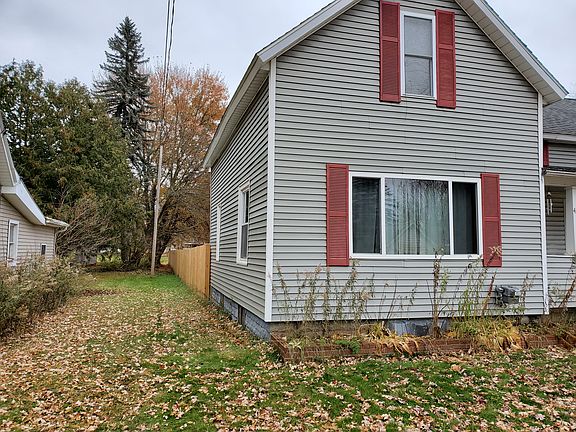 3rd image of 431 Cedar St