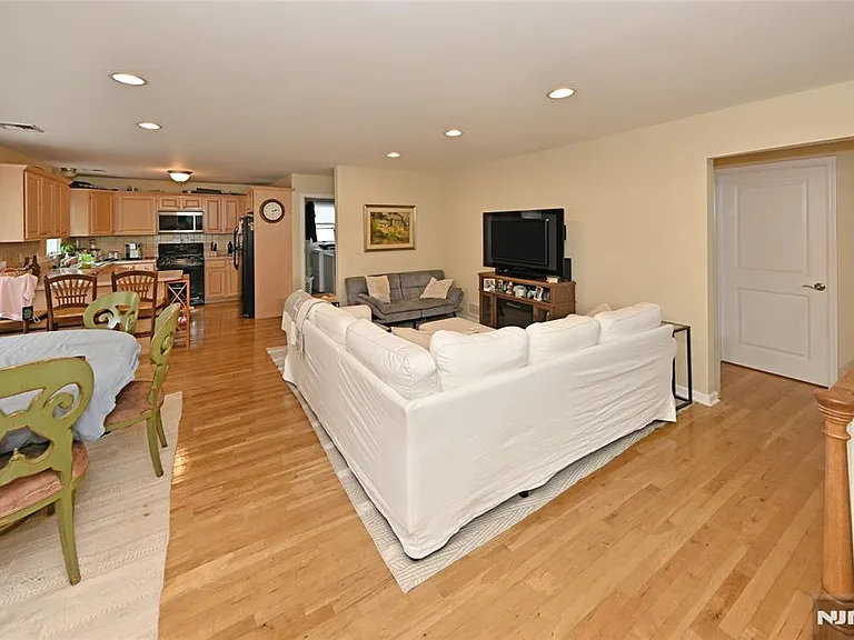253 Madison Ave #1 — Photo 4