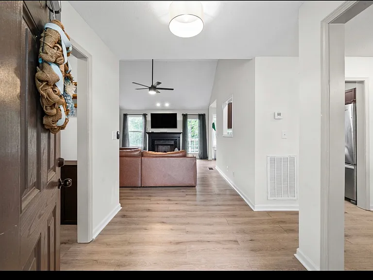 227 Harold Dr — Photo 2