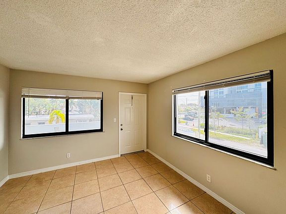 2nd image of 501 SE 23rd St #6