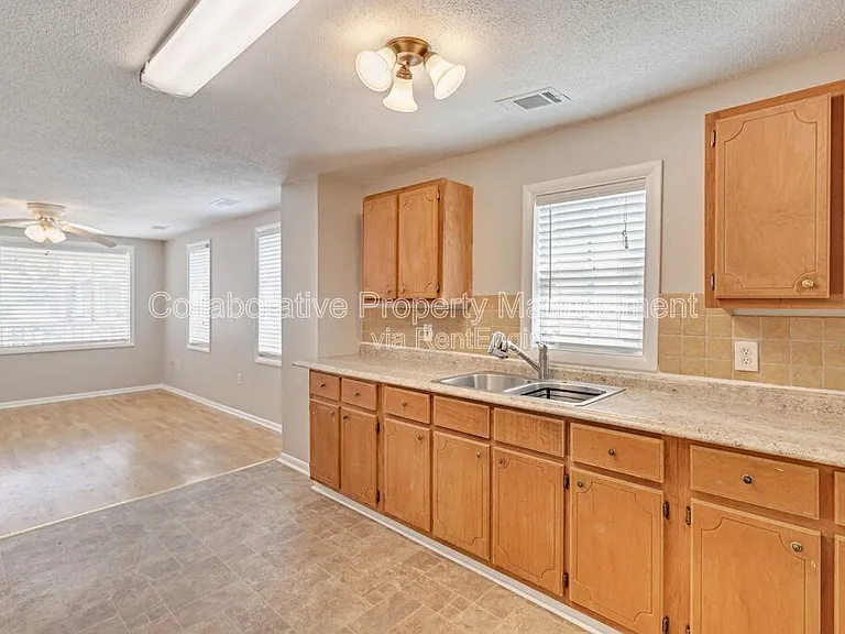 2025 Eppinger St — Photo 4