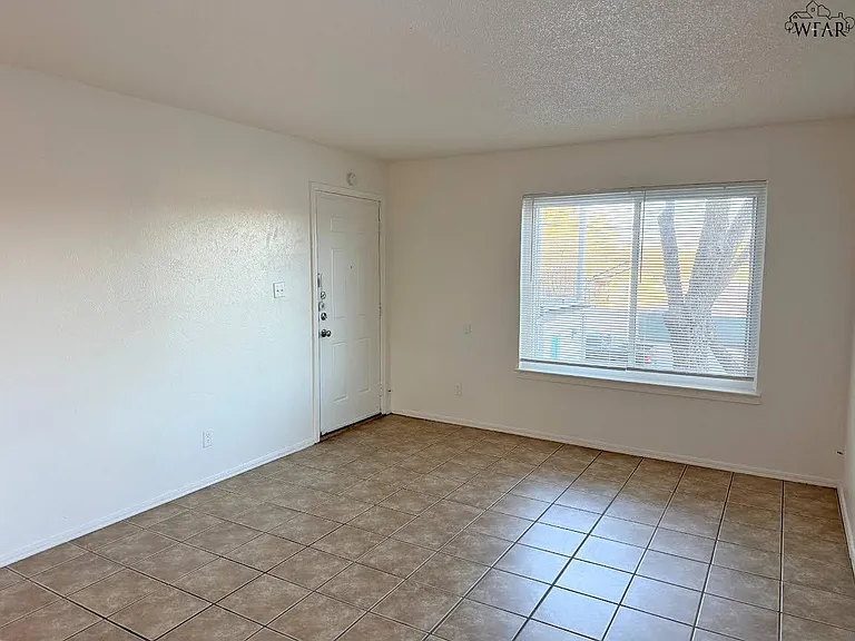 1611 Bell St — Photo 2