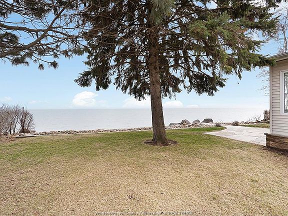 3rd image of 1295 Heritage Rd