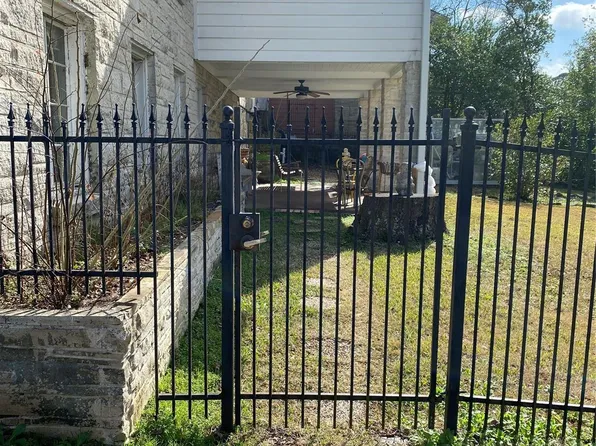 2002 Avenue O, Huntsville, TX 77340