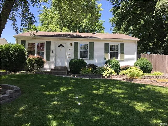 2713 Timberlake Dr photo 1