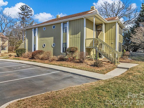 3rd image of 110 Heywood Rd APT 12B