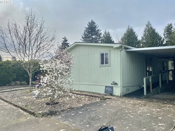 18205 S Silverwood Dr, Oregon City, OR 97045