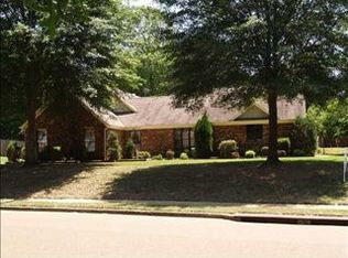 8005 Cross Village Dr, Germantown, TN 38138