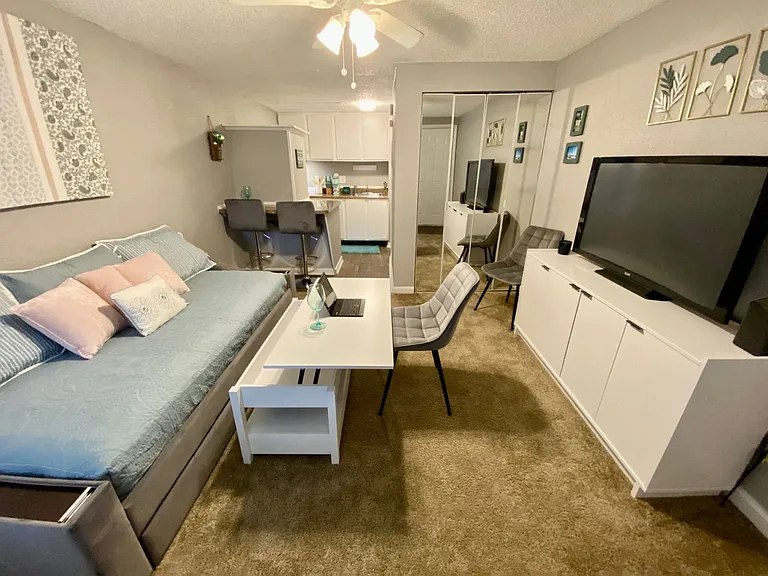 Bentwood Apartments — Photo 9