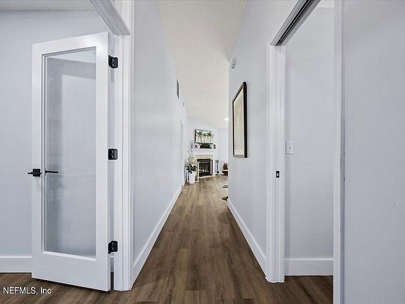 3rd image of 12417 HATTON CHASE Lane W
