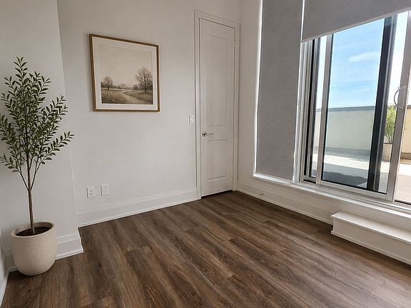 5th image of 20 Meadowglen Pl #2808