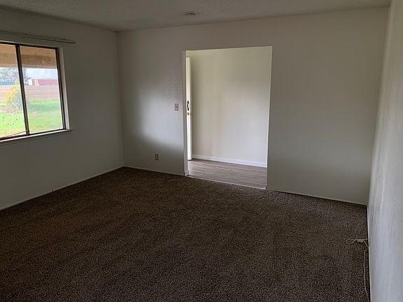 4th image of 13560 Iona Ave