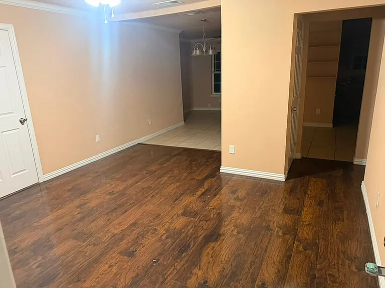 317 Pecan St — Photo 9