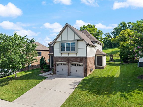 2nd image of 2204 Chantry Place Ln