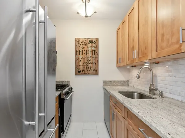 311 East 71st Street image 4 of 7