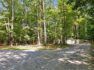 8012 Sacks Dr, New Tripoli, PA 18066