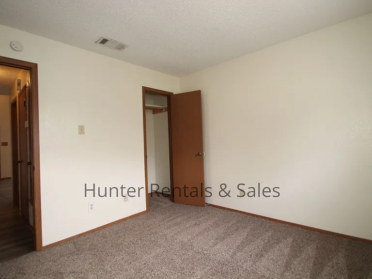2404 Windmill Dr — Photo 18