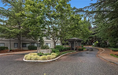 1286 Bellevue Way NE Photo 1