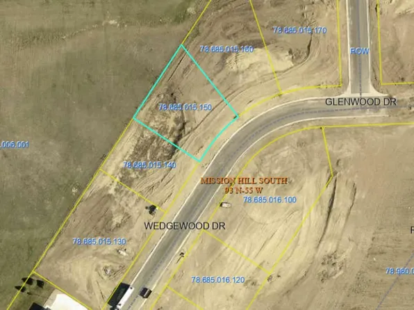 3005 Wedgewood Dr, Yankton, SD 57078