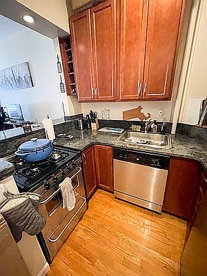 3rd image of 325 E 88th St #A