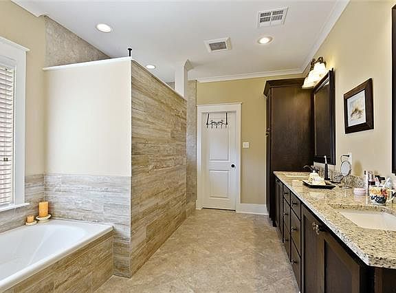 4th image of 1720 Old Mandeville Ln