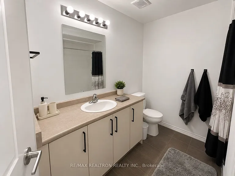 186 Closson Dr — Photo 2