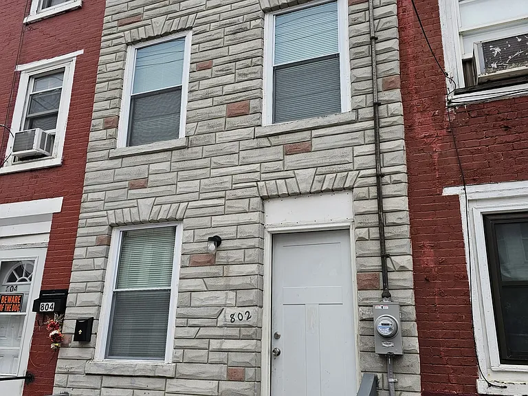 Muhlenberg St — Photo 3