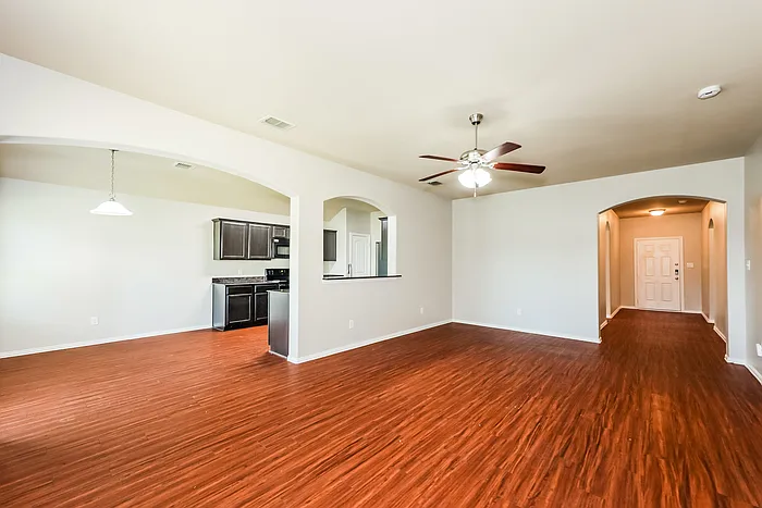 930 Haley Dr — Photo 5