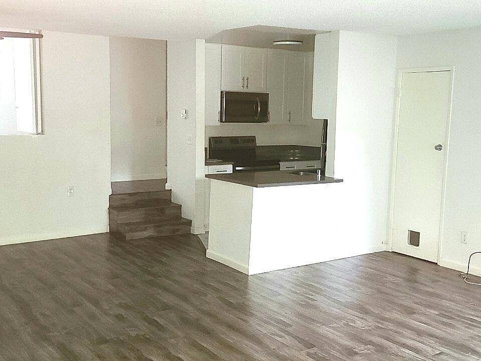1st image of 909 Westbourne Dr #332