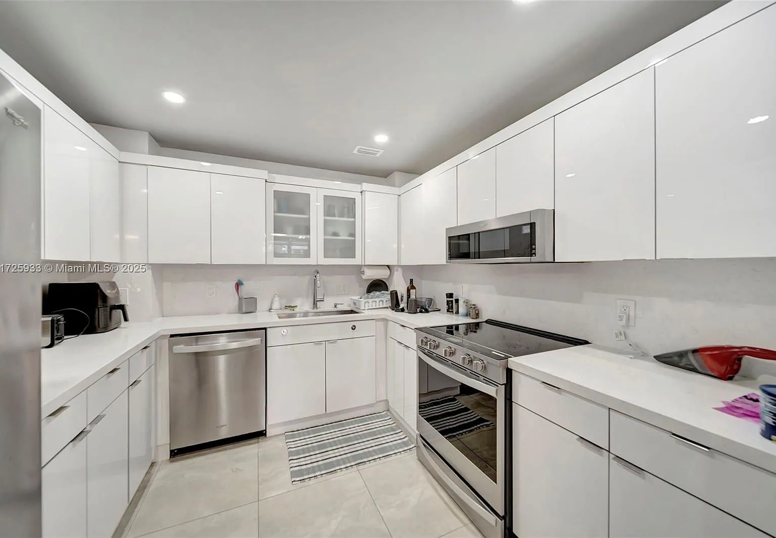3 bed, 2.5 bath, 1780 sqft, $4,500 — Photo 1