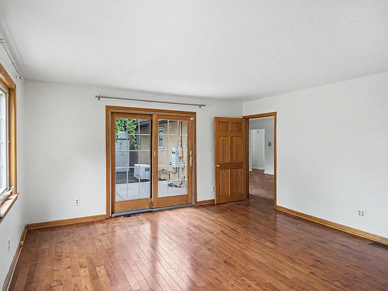 898 Havendale Dr — Photo 5