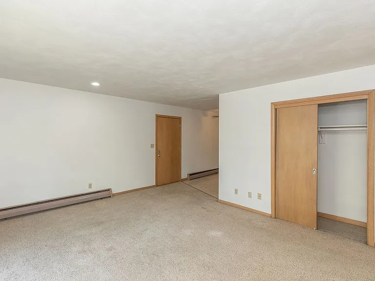 1016 Lincoln Rd — Photo 3