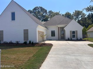 176 Sweetbriar Cir, Canton, MS 39046