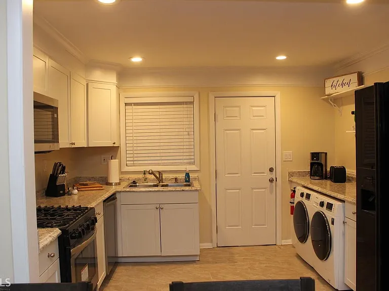 1260 Woodland Ave NE #B — Photo 8