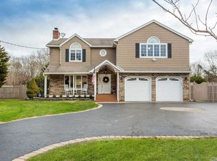 180 Oakfield Ave, Dix Hills, NY 11746